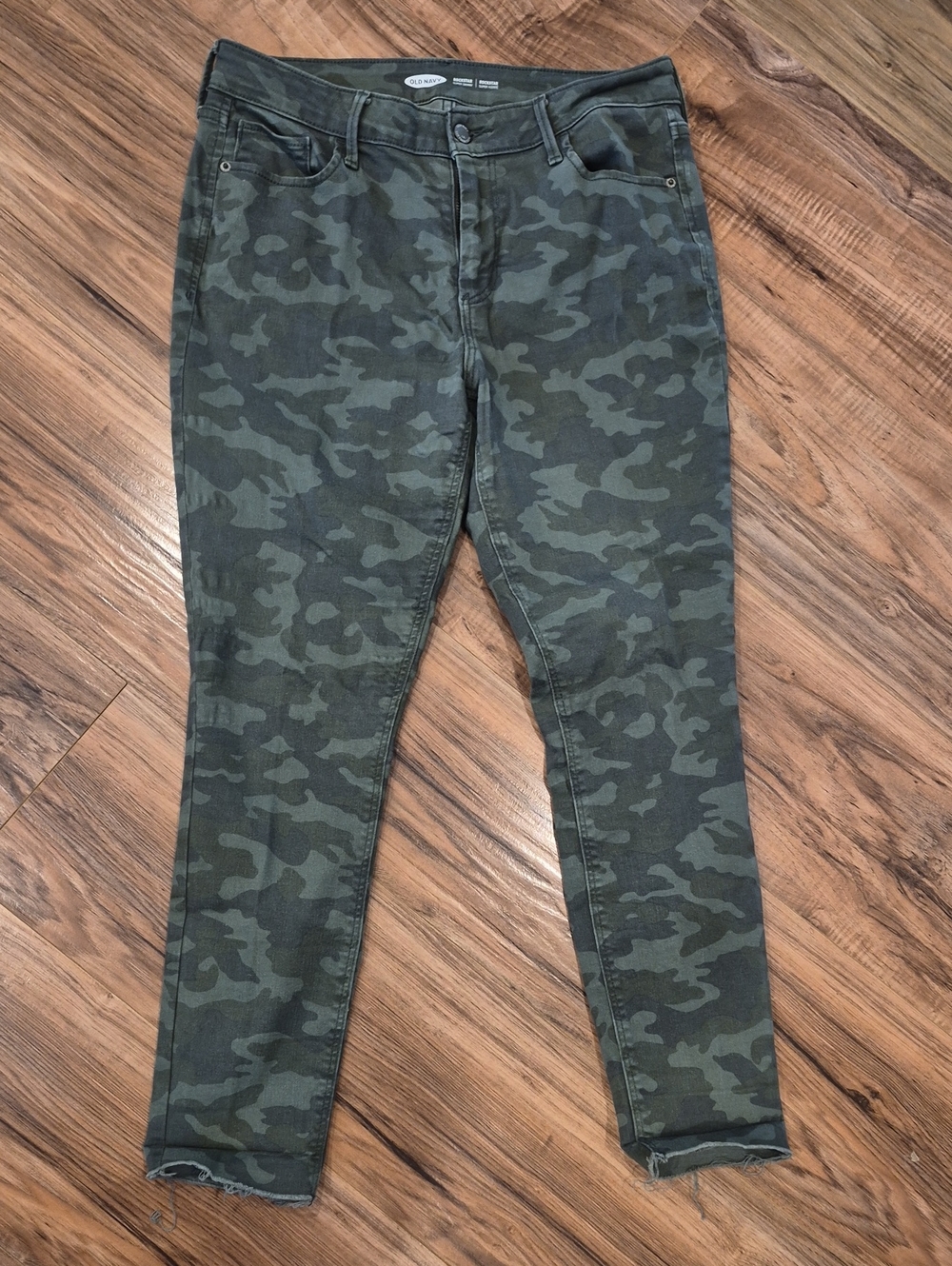 💥💙 Old Navy Rockstar Super Skinny Jeans - Olive Army Print